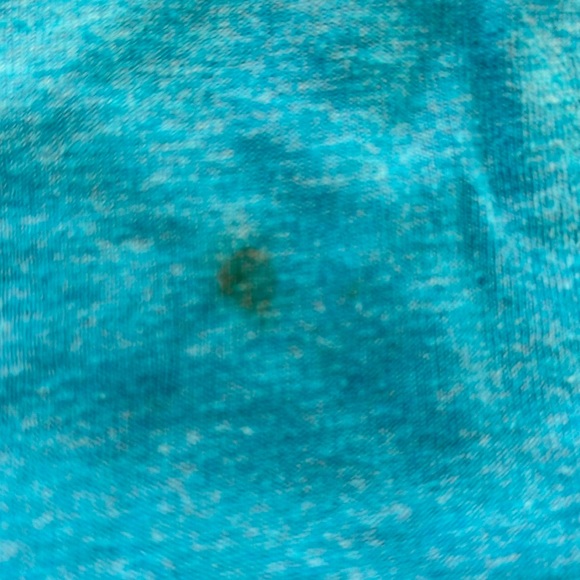 $4 (bundle only $10 minimum) Just your basic beach tee - Picture 5 of 7